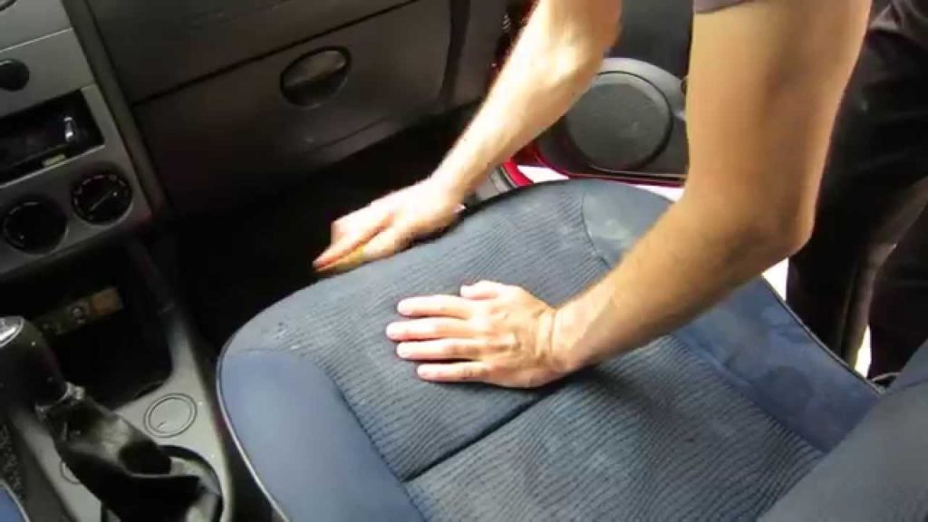 Как отмыть пятна в машине