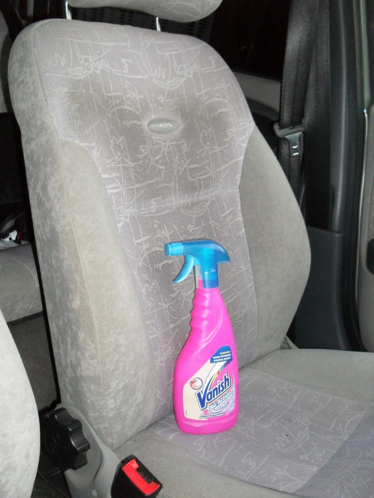 Как почистить чехлы в машине не снимая
