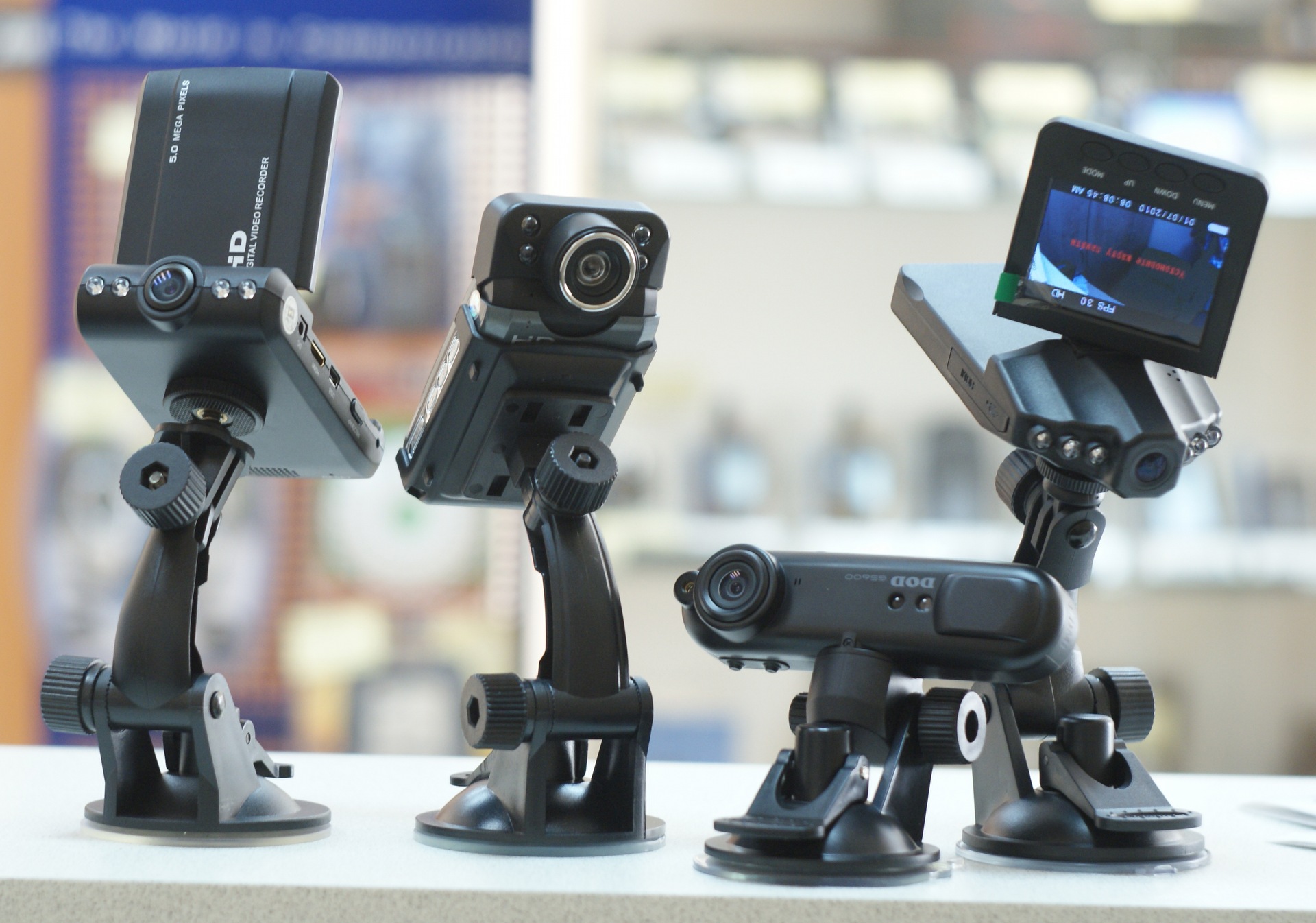 Как выбрать хороший авторегистратор в машину