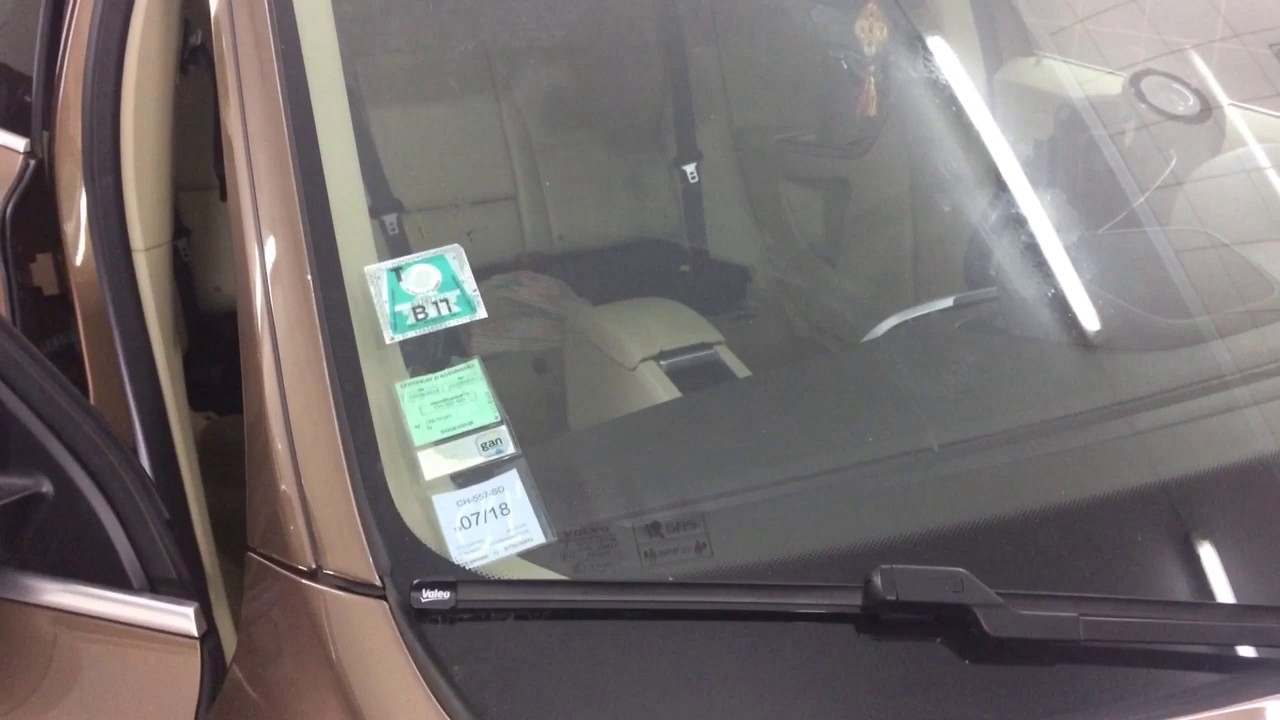 Как идеально отмыть лобовое стекло машины