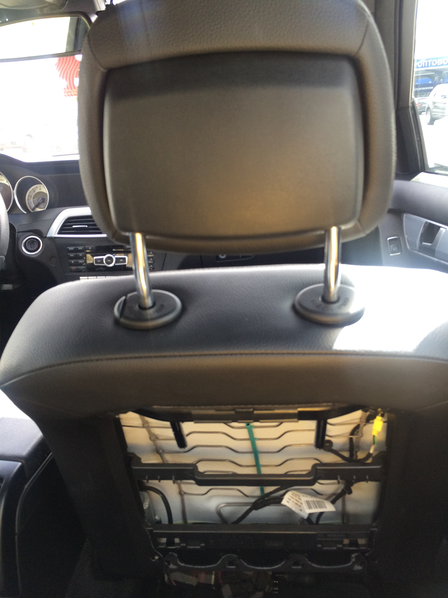 регулировка подголовника w204 mercedes. как снять подголовники мерседес. безопасный активный подголовник мерседес. кресло переднее w203 мерседес. сработали подголовники мерседес.