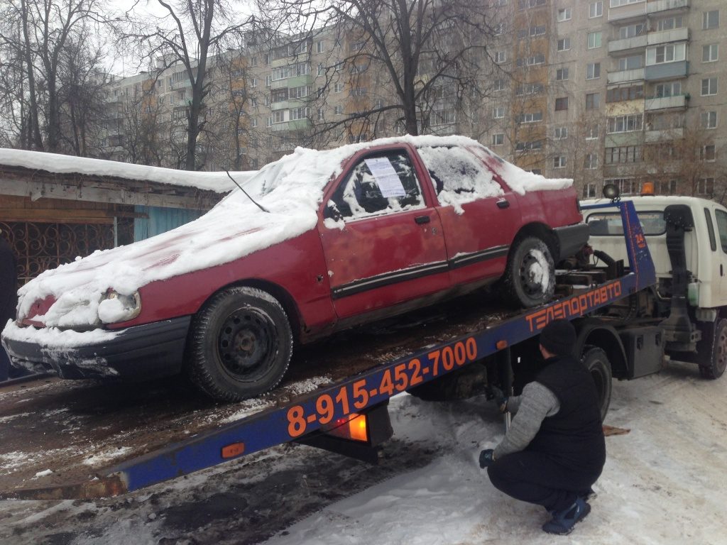 Как законно убрать брошенный автомобиль со двора