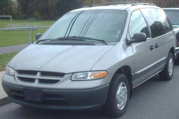 На фото - Dodge Caravan IV (годы выпуска: 2001-2008)